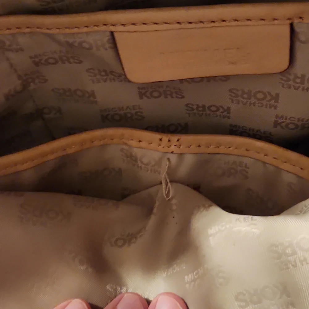 MICHAEL KORS JET SET PEBBLE LEATHER TOTE BAG